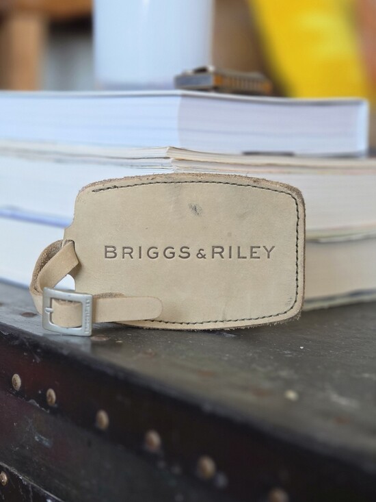 Briggs & Riley Other - Briggs & Riley Beige Leather Luggage Tag
